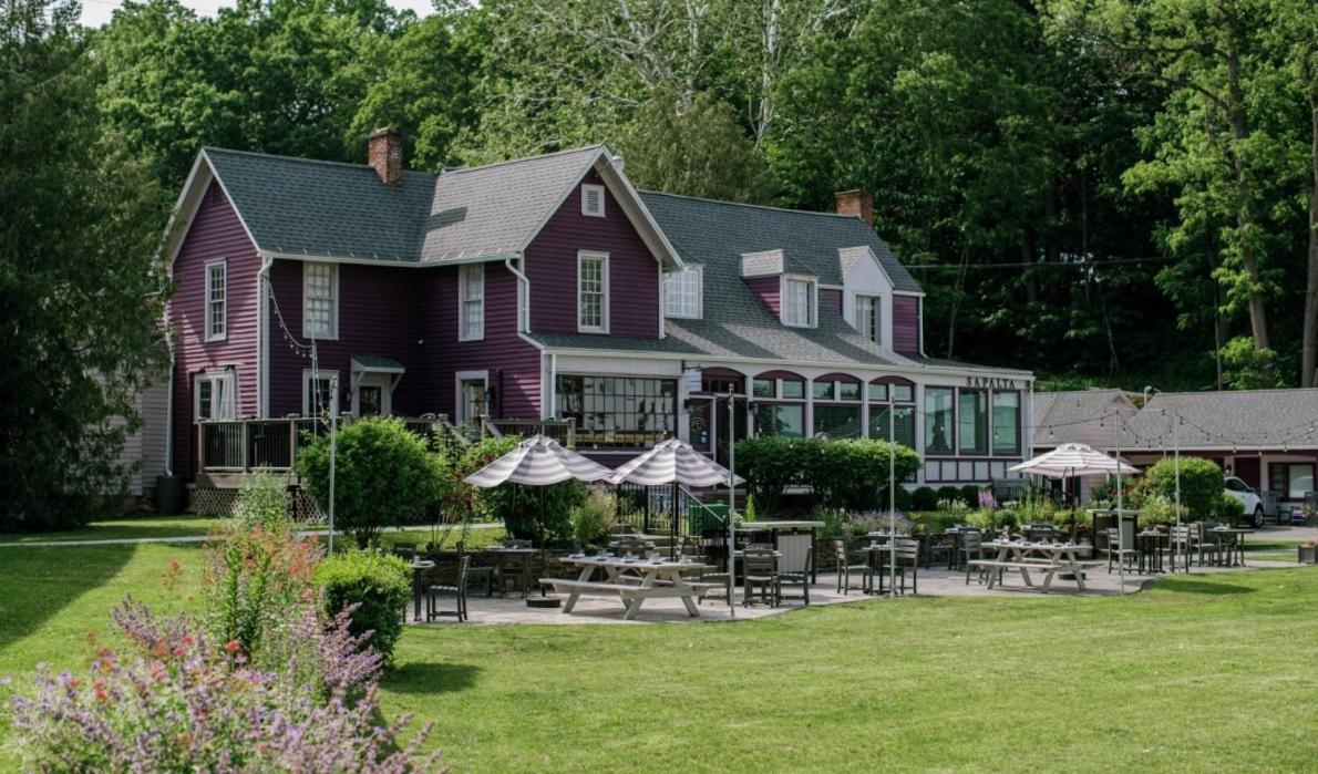 Plum Point 5*